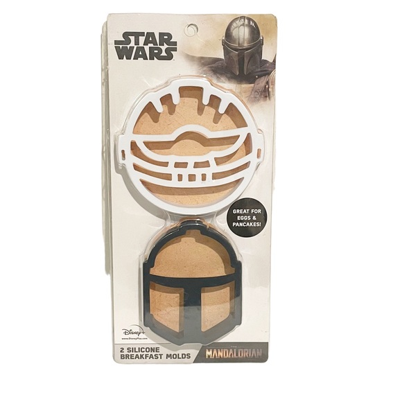 Disney Star Wars The Mandalorian Baby Yoda Mando Silicone Breakfast Molds NEW - Picture 1 of 2